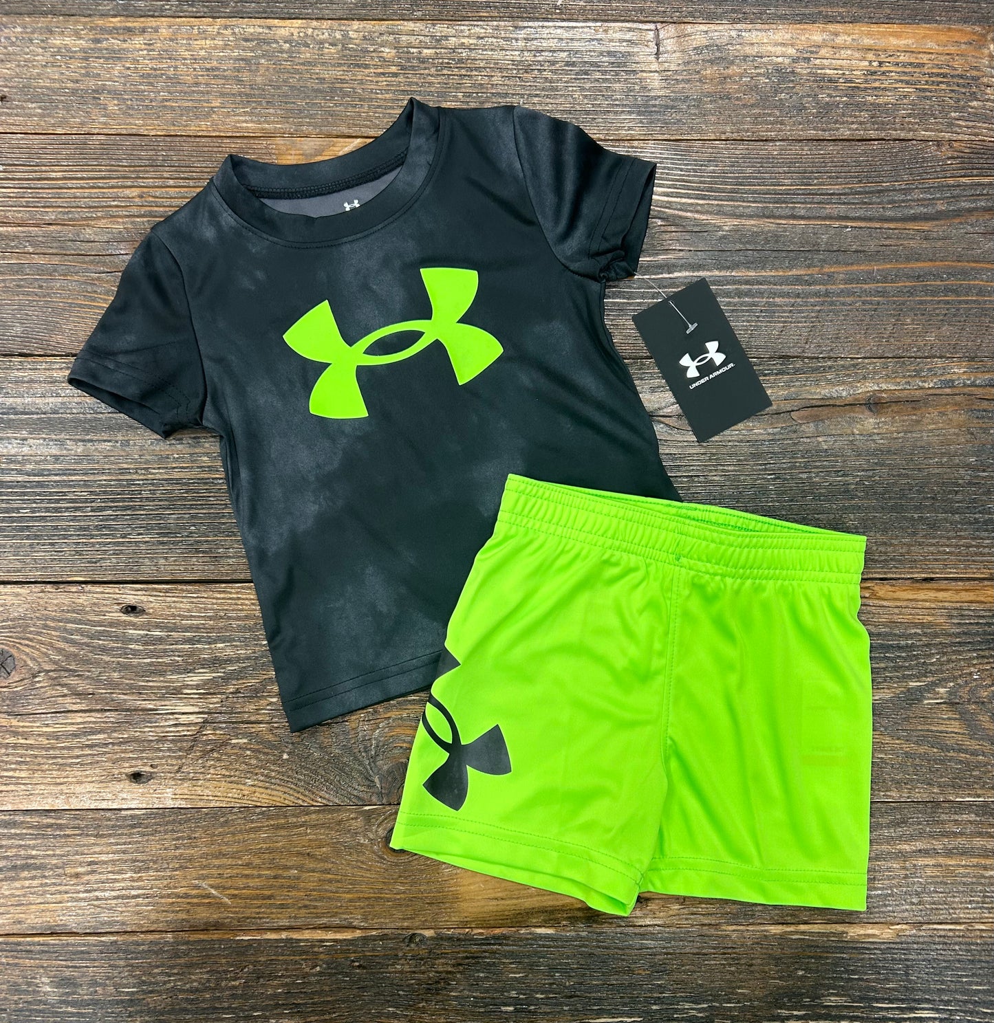 Under Armour Castletock Logo Top & Hyper Green Short Set