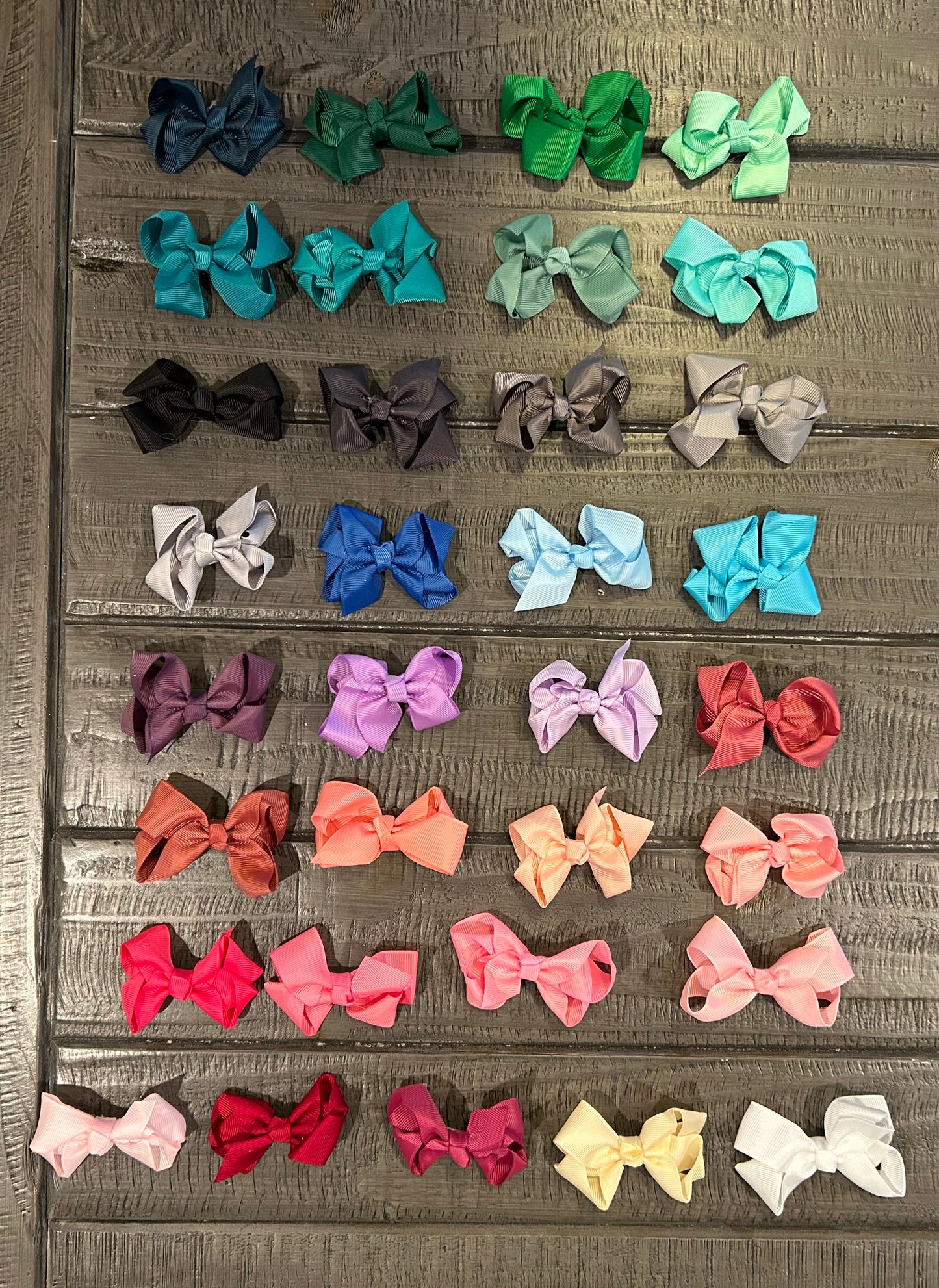 33 count of 2 inch clip bows
