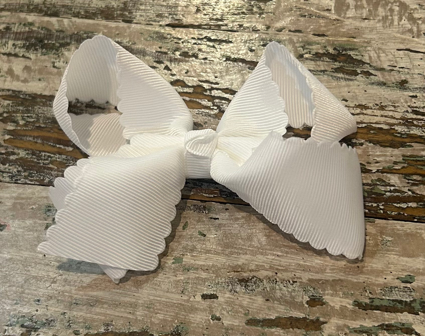 Medium Scallop Bow