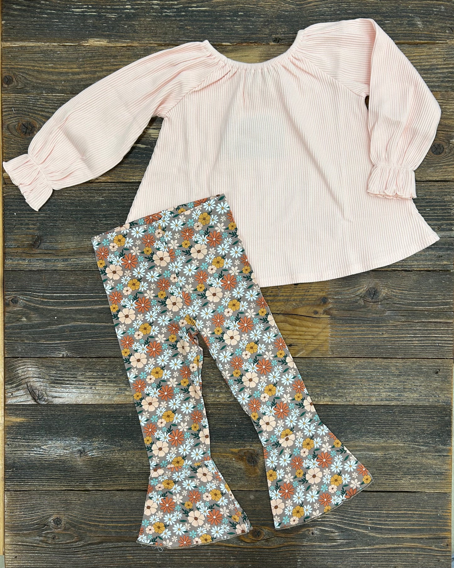 Millie Jay Daisy Floral Bell Set