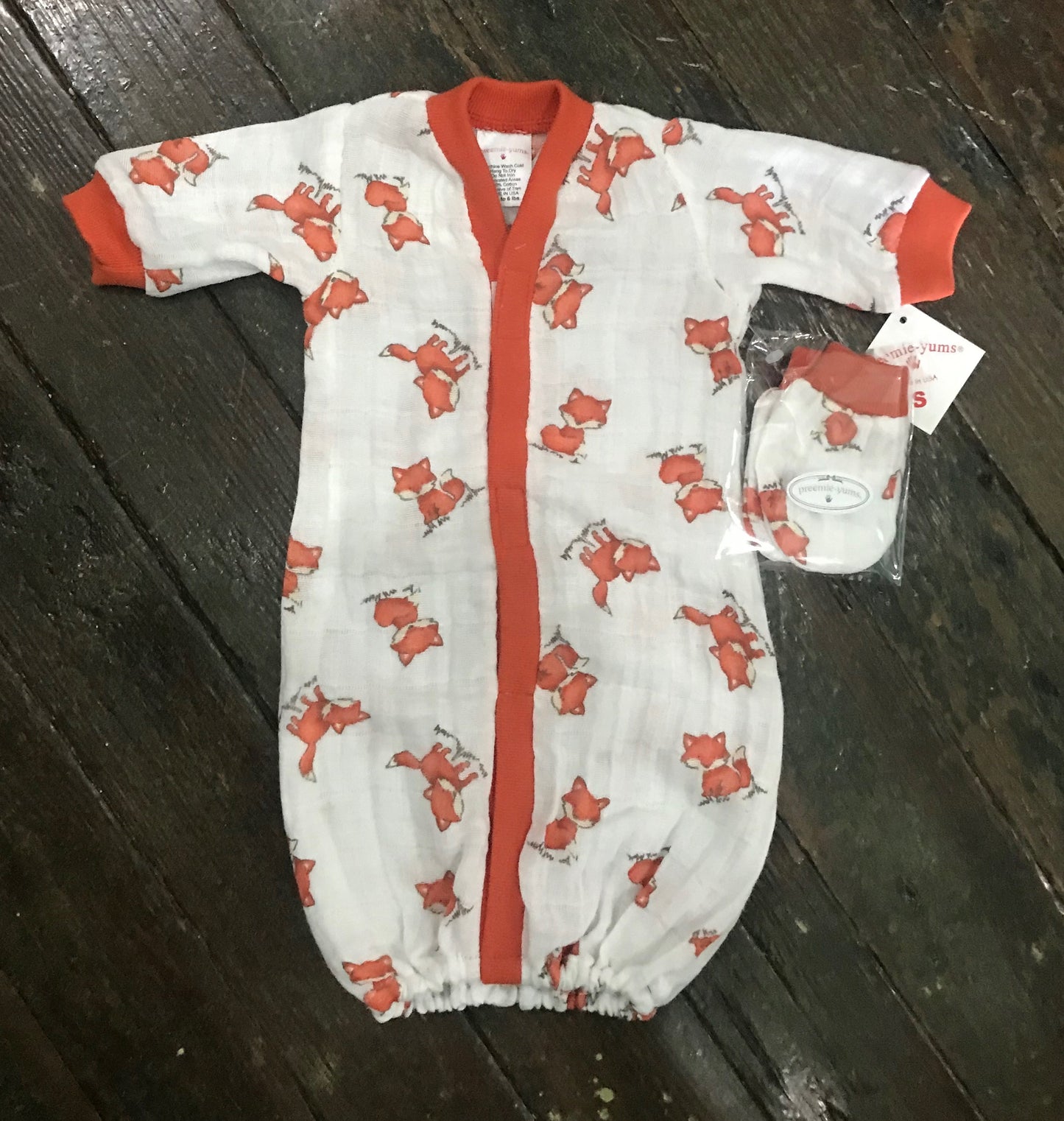 Preemie-Yums Fox gown + Mitts
