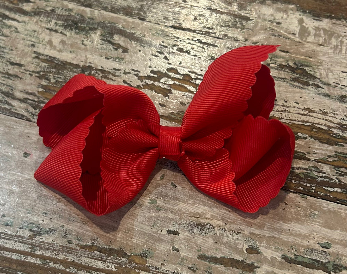 Medium Scallop Bow