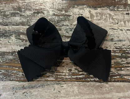 Medium Scallop Bow