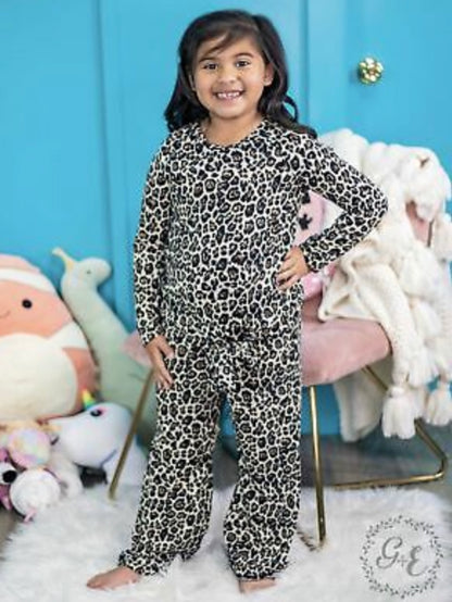 SG Grrracefully Comfortable Leopard Lounge Set